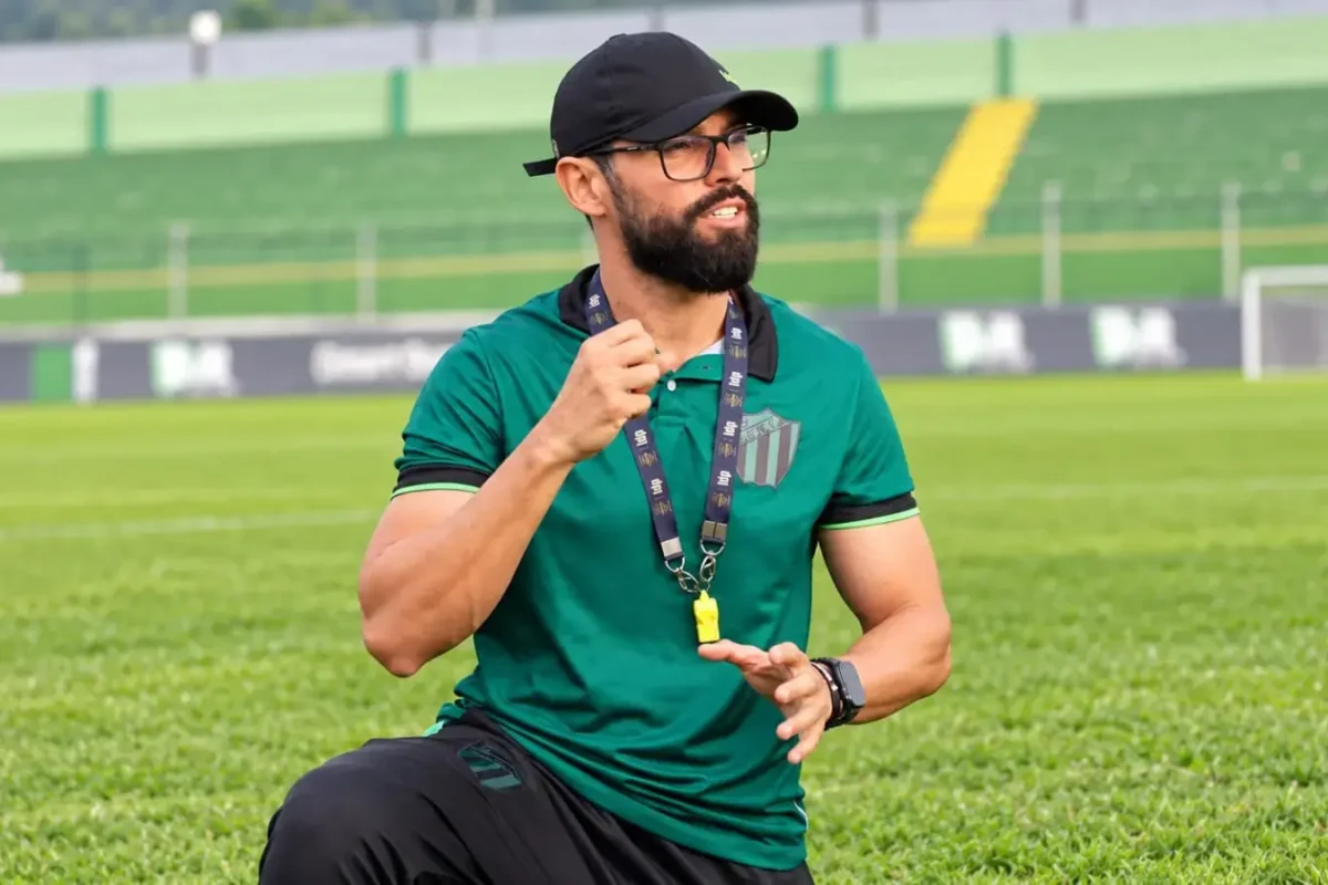 Rio Verde confirma saída de técnico após retorno à elite do futebol goiano