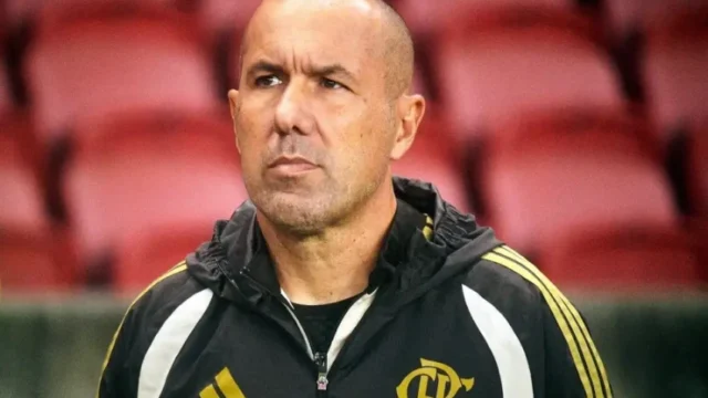 Rossi prioriza reta final da temporada e deixa renovação com o Flamengo para o fim do ano