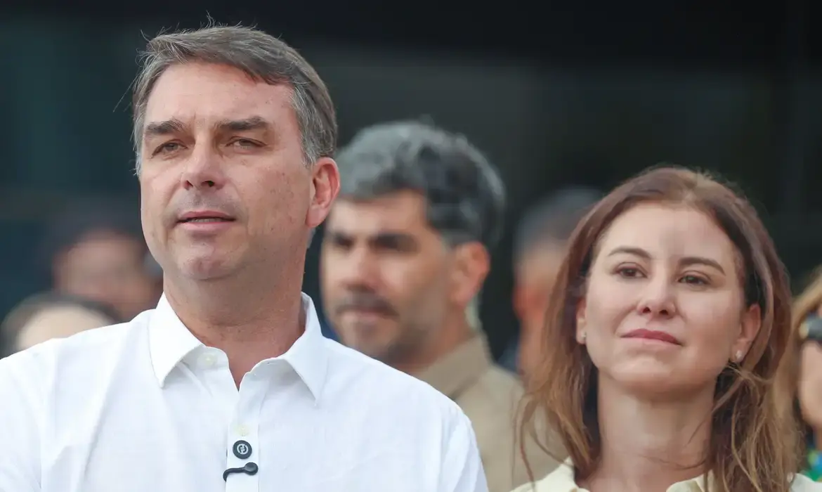 Rubio diz que governo dos EUA não ajudou Flávio Bolsonaro a fugir, mas confirma aval de Trump