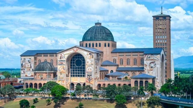 Santuário de Aparecida terá missas, consagração e procissão no feriado