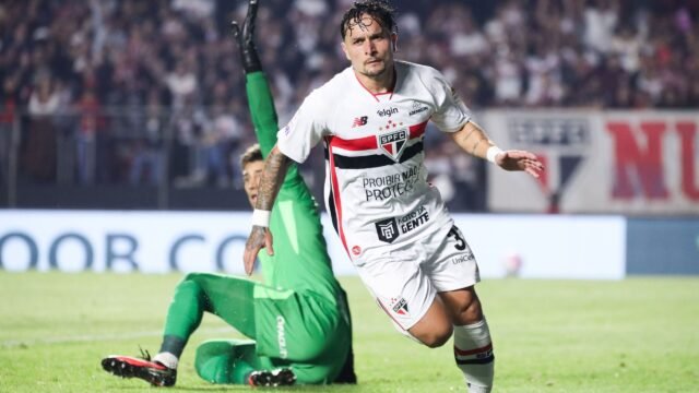 São Paulo vence o Vasco e se aproxima do G5 do Brasileiro