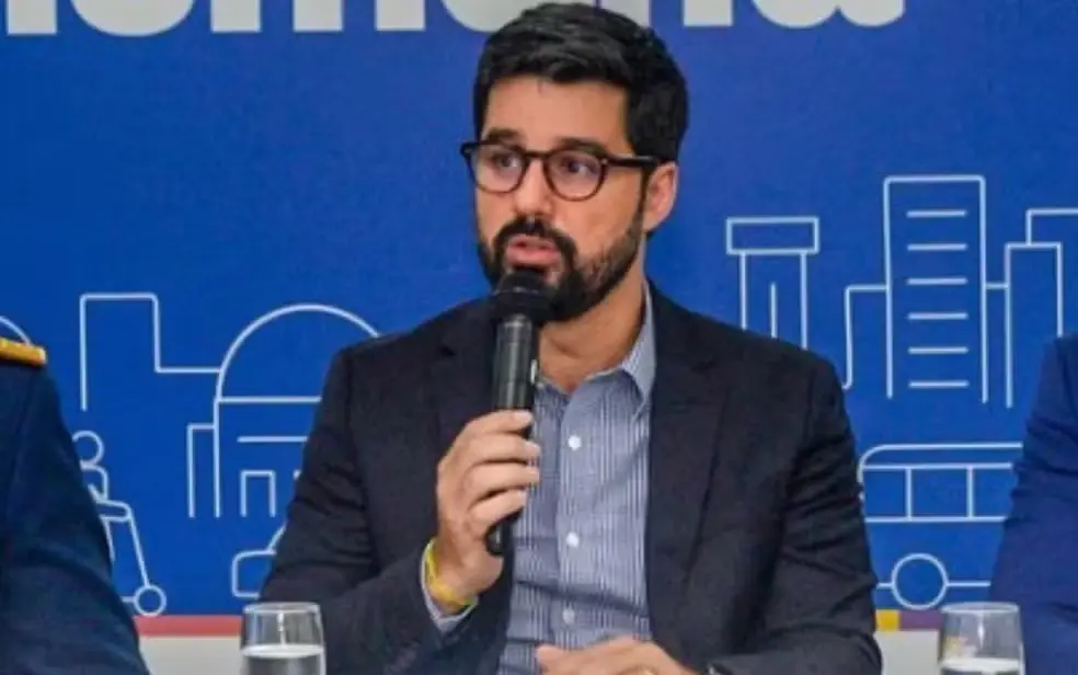 Secretário de Mobilidade de Salvador tem prisão decretada após redução da frota de ônibus no segundo turno