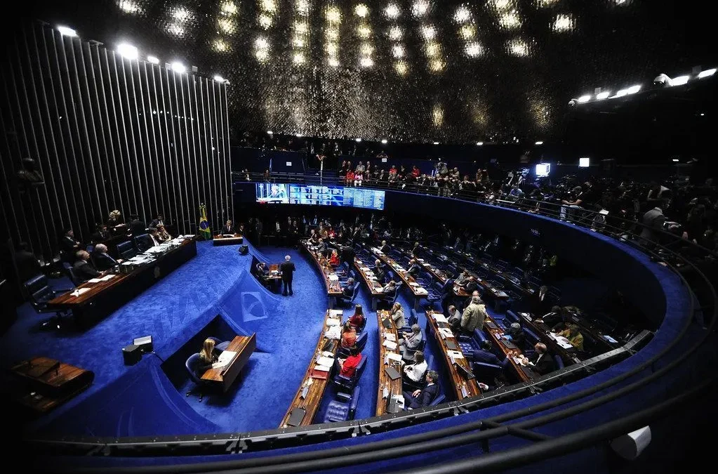 Senado aprova novo teto de R$140 mil para o MEI e perdão histórico de dívidas; confira o que muda