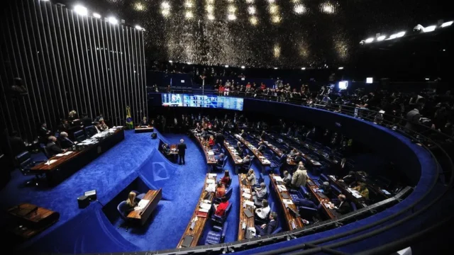 Senado aprova novo teto de R$140 mil para o MEI e perdão histórico de dívidas; confira o que muda