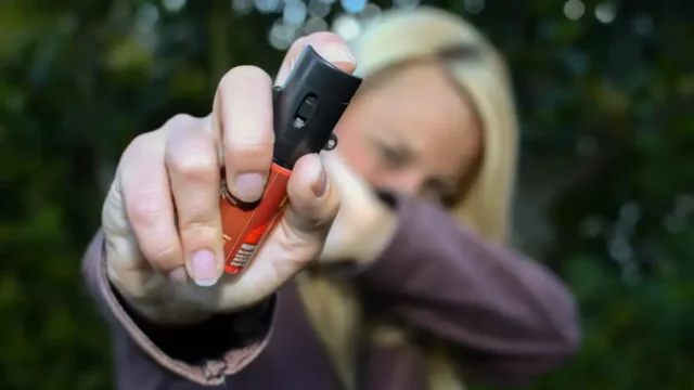 Spray de defesa pessoal para mulheres completa três meses de liberação nacional