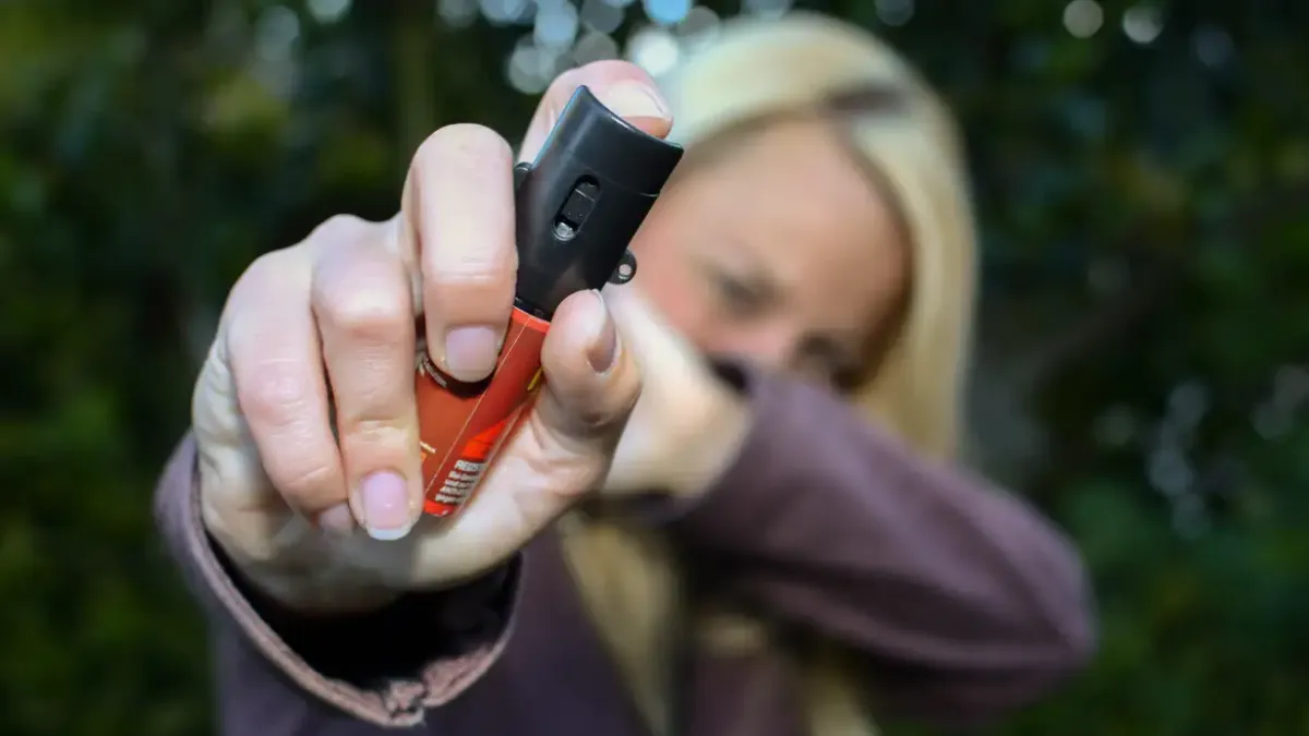 Spray de defesa pessoal para mulheres completa três meses de liberação nacional