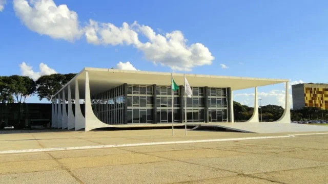 STF mantém redução de isenção previdenciária para aposentadoria de servidores com doenças graves