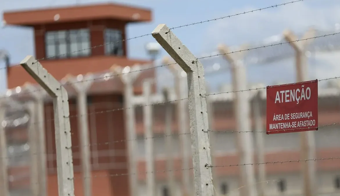 STF proíbe contratação temporária de vigilantes para exercer função de policiais penais em Goiás