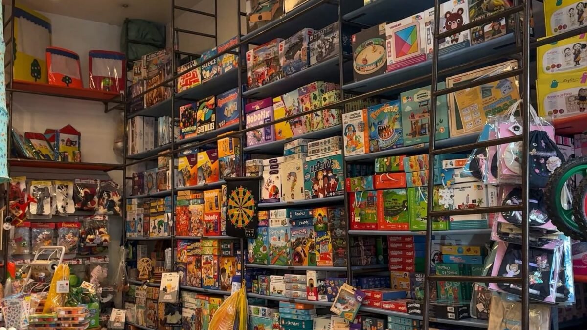 Tecnologia e brinquedos aquecem o comércio no Dia das Crianças