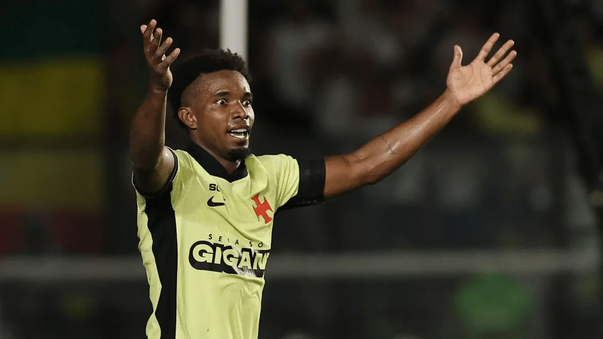 Thiago Mendes recebe ataques racistas após postagem sobre o Boca Juniors