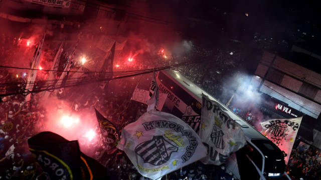 Torcida do Santos esgota ingressos para jogo contra o Bahia em três horas