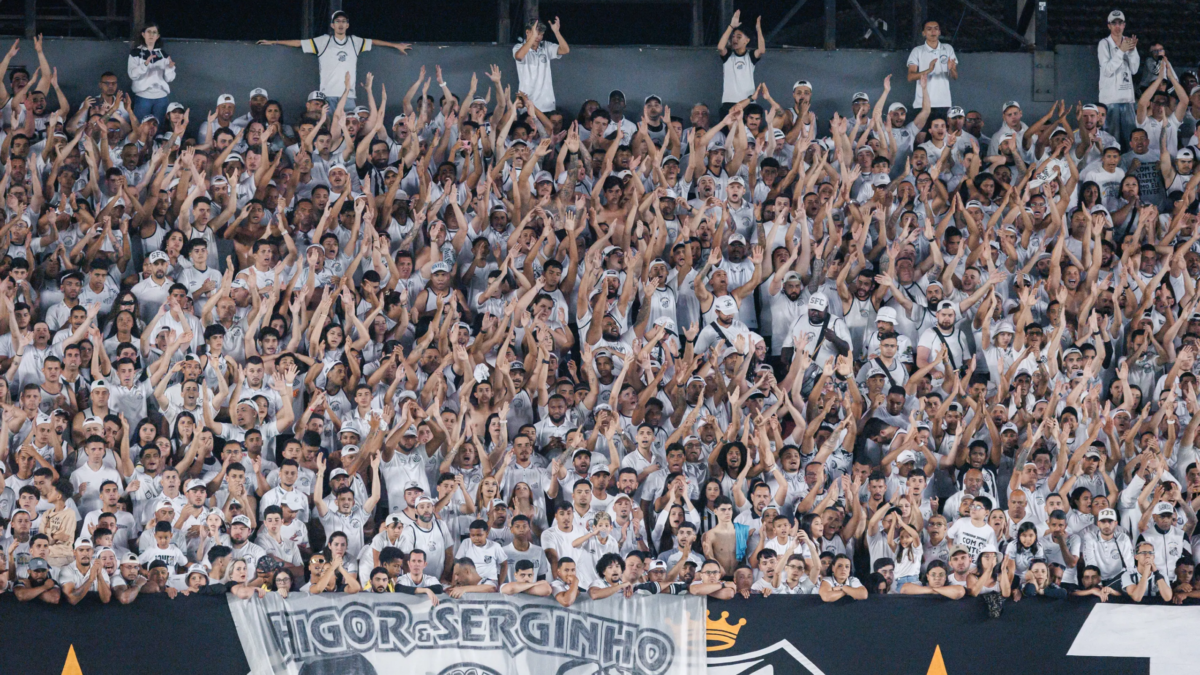Torcida do Santos esgota ingressos para o clássico contra o Palmeiras na Vila Belmiro