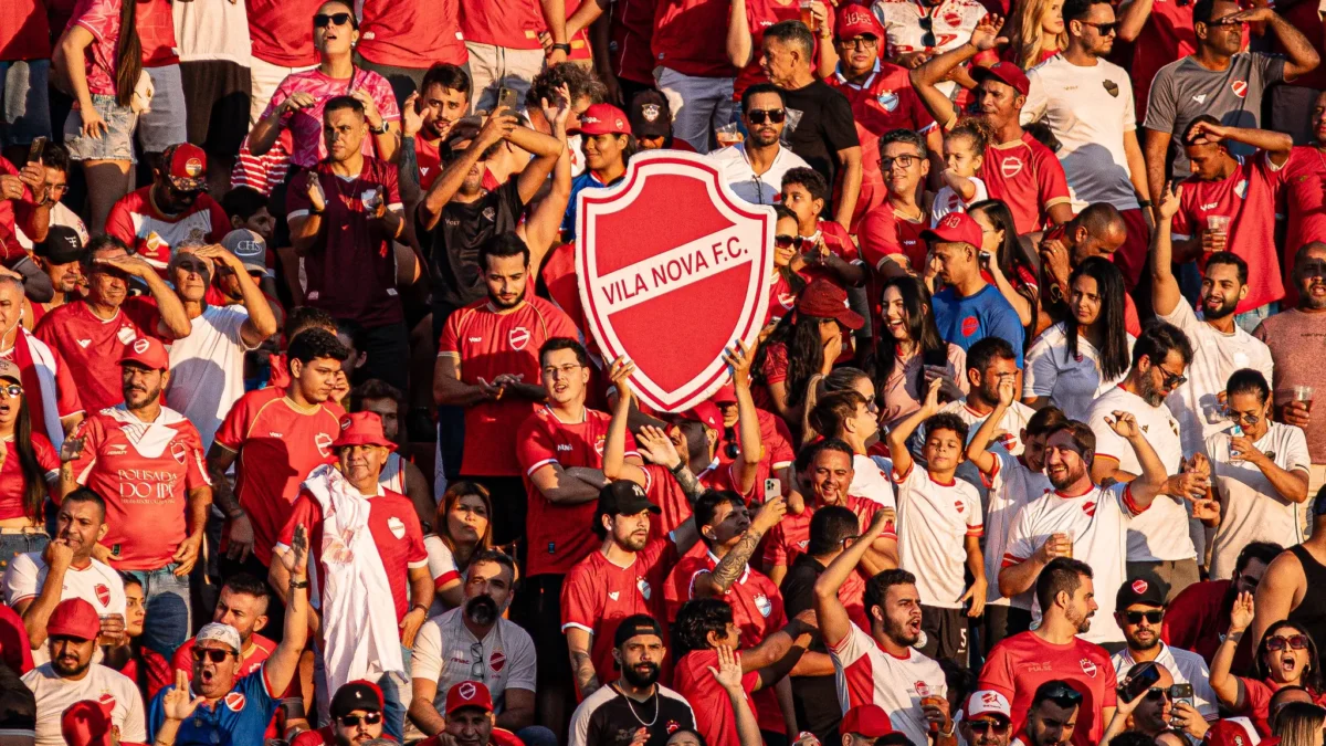 Torcida do Vila Nova esgota ingressos para confronto decisivo contra o Juventude na Série B