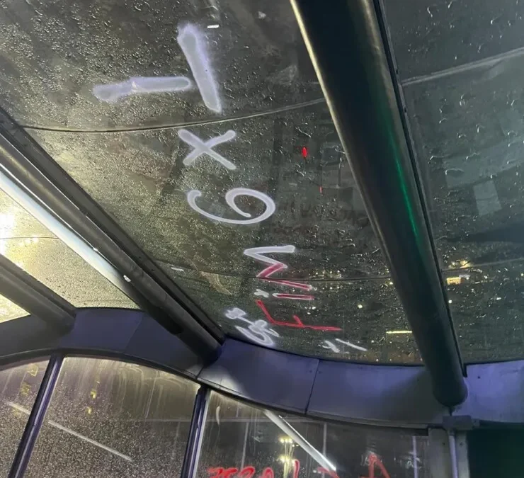 Três estações do Metrô de São Paulo são vandalizadas em ato pró-Lula na Paulista