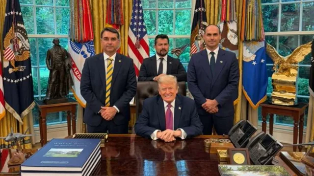 Trump diz que aprovaria asilo político de Flávio Bolsonaro nos EUA: “Acho que são pessoas decentes”