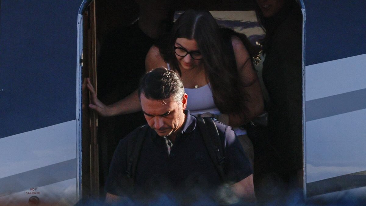 Trump garantiu entrada de Flávio Bolsonaro nos EUA após derrota eleitoral