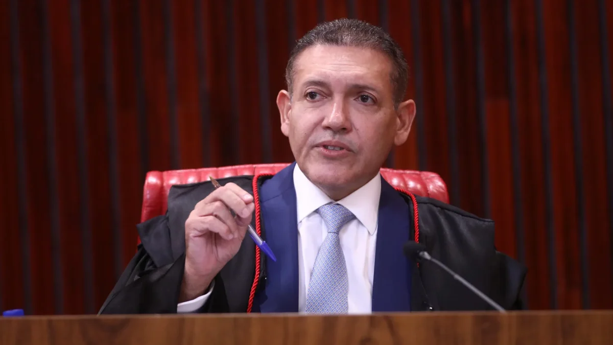 TSE manda suspender canal favorável a Lula no WhatsApp com 3 milhões de usuários