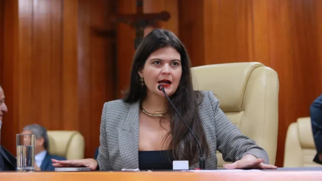 TSE suspende decisão que determinou perda do mandato de Aava Santiago