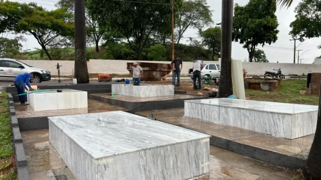 Túmulos de vítimas do Césio-137 são reformados em Goiânia antes do Dia de Finados