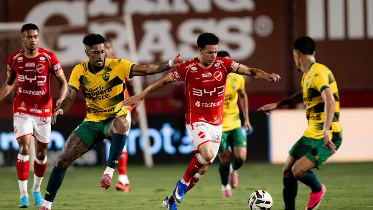 Vila Nova e Cuiabá fazem primeiro tempo movimentado, mas vão para o intervalo sem gols