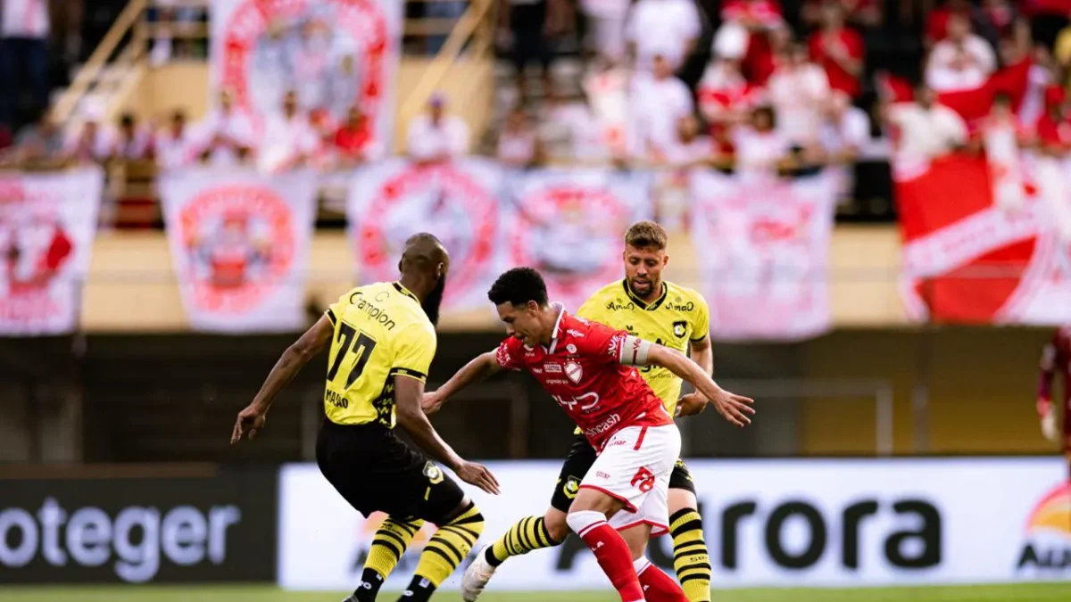 Vila Nova sai na frente, mas cede empate ao São Bernardo no primeiro tempo