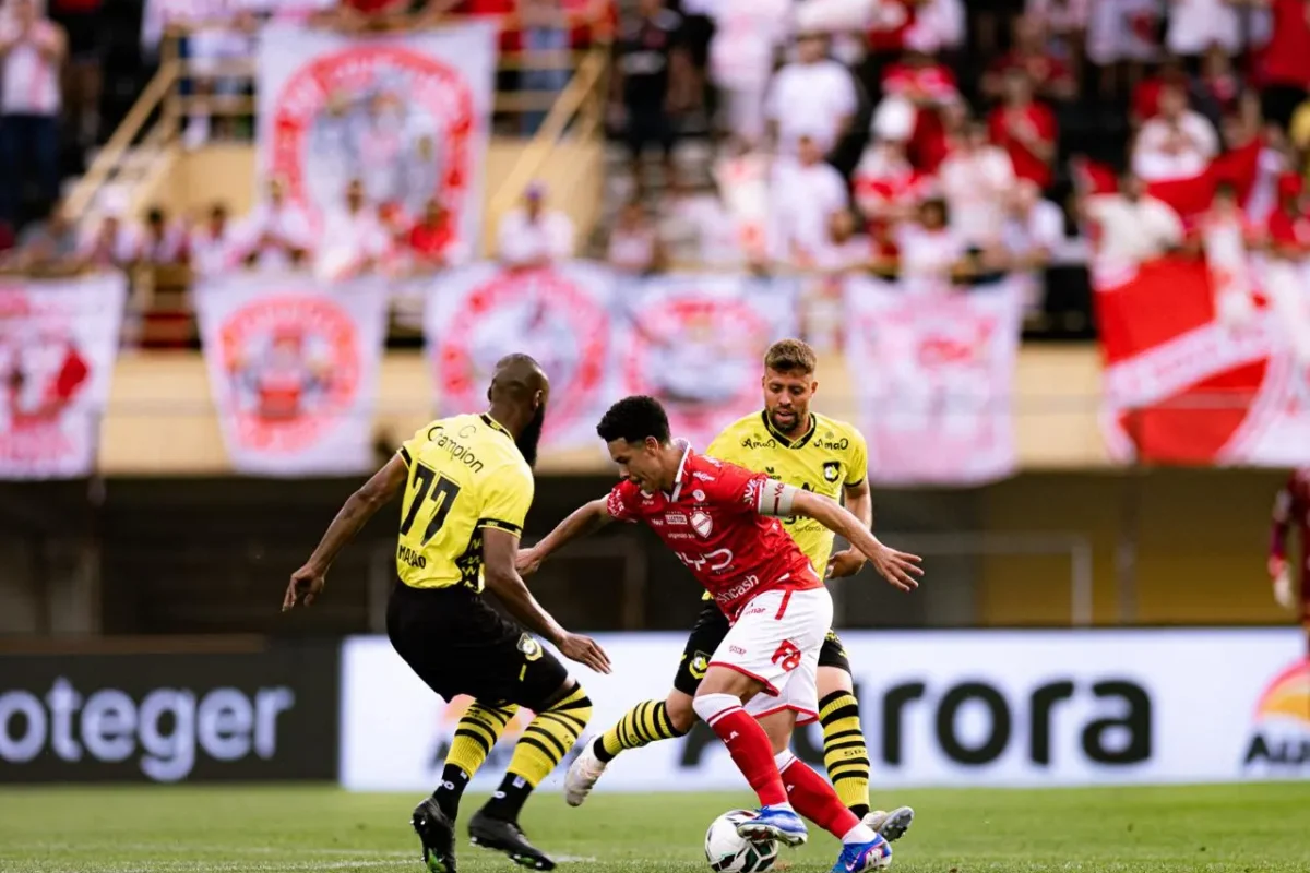 Vila Nova sai na frente, mas cede empate ao São Bernardo no primeiro tempo