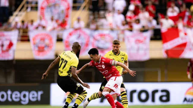 Vila Nova sai na frente, mas cede empate ao São Bernardo no primeiro tempo