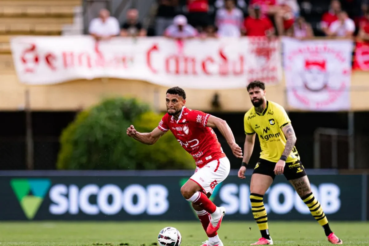Vila Nova sofre virada nos acréscimos contra o São Bernardo e perde liderança da Série B
