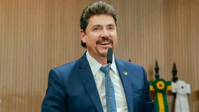 Wilder publica 2ª versão de carta de Flávio; trocou ‘presidente eleito’ por ‘líder’