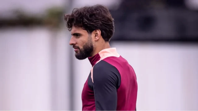 Yuri Alberto passa mal, vai ao hospital e perde treino do Corinthians