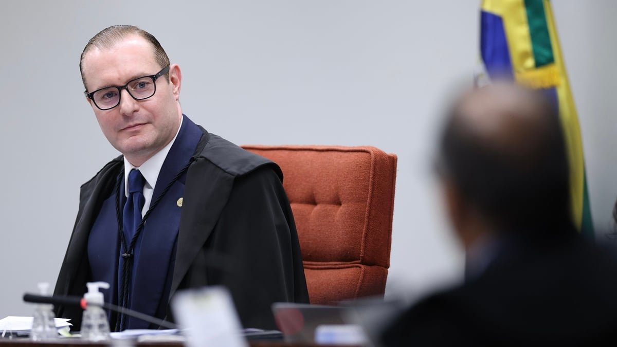 Zanin dá 5 dias para o TSE explicar anulação de votos que garantiu vitória a Douglas Ruas no RJ