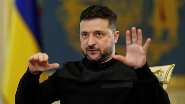 Zelensky acusa Trump de favorecer Rússia ao suspender sanções previstas para a próxima semana